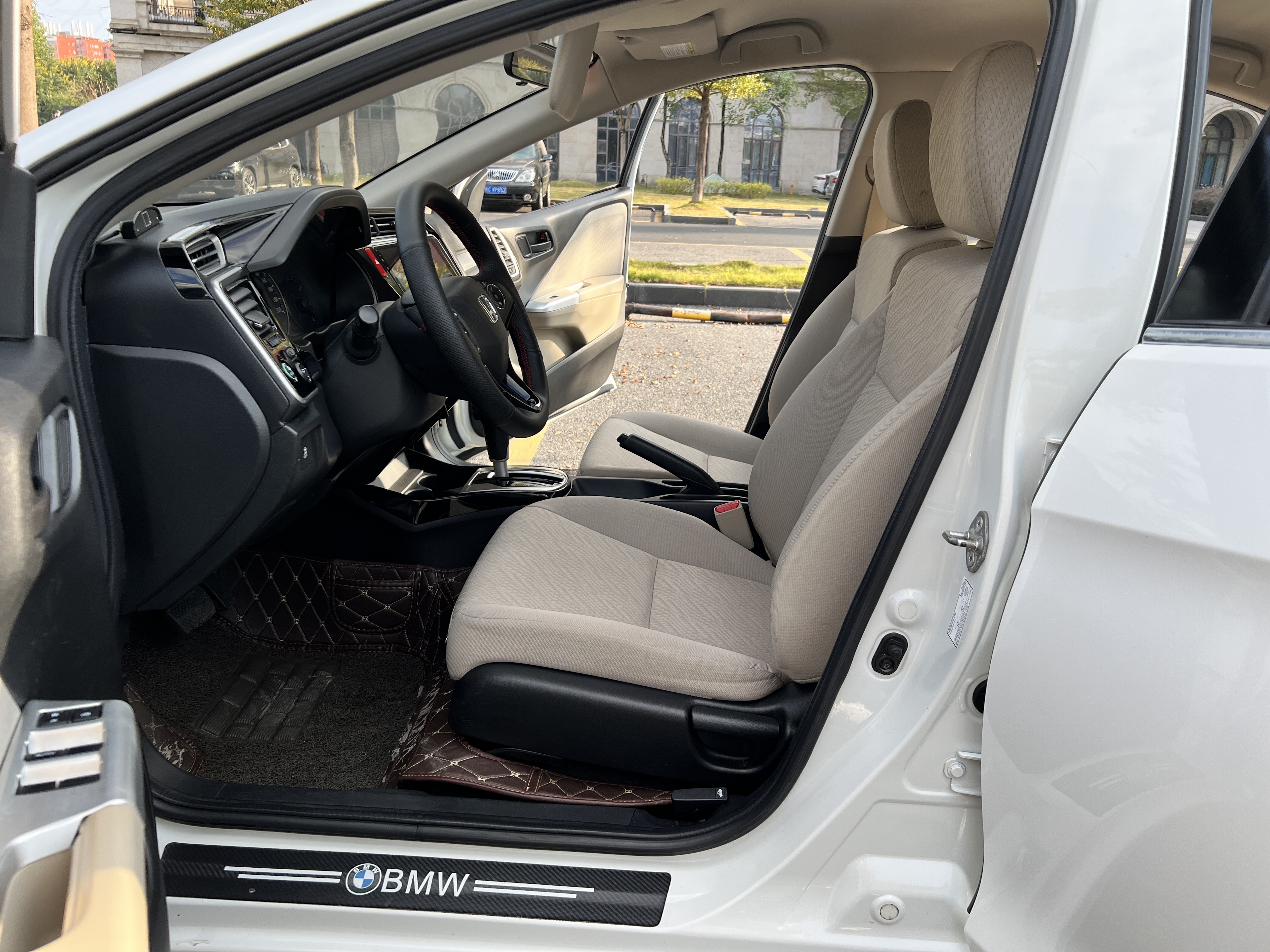 Honda Greiz 2016 #13 Honda Greiz 2016 car image #13