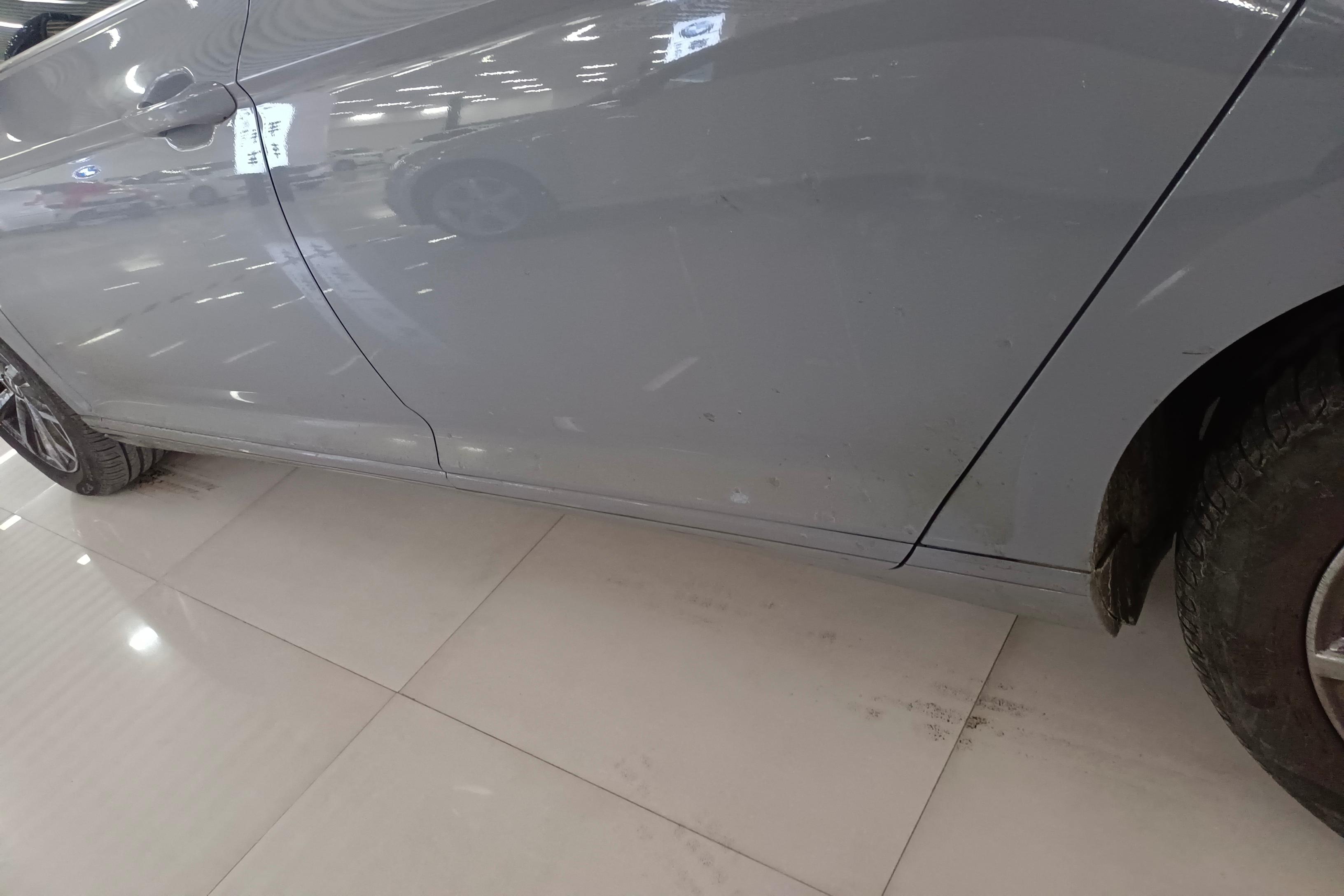 Volkswagen Passat Variant 2023 immagine di auto #13