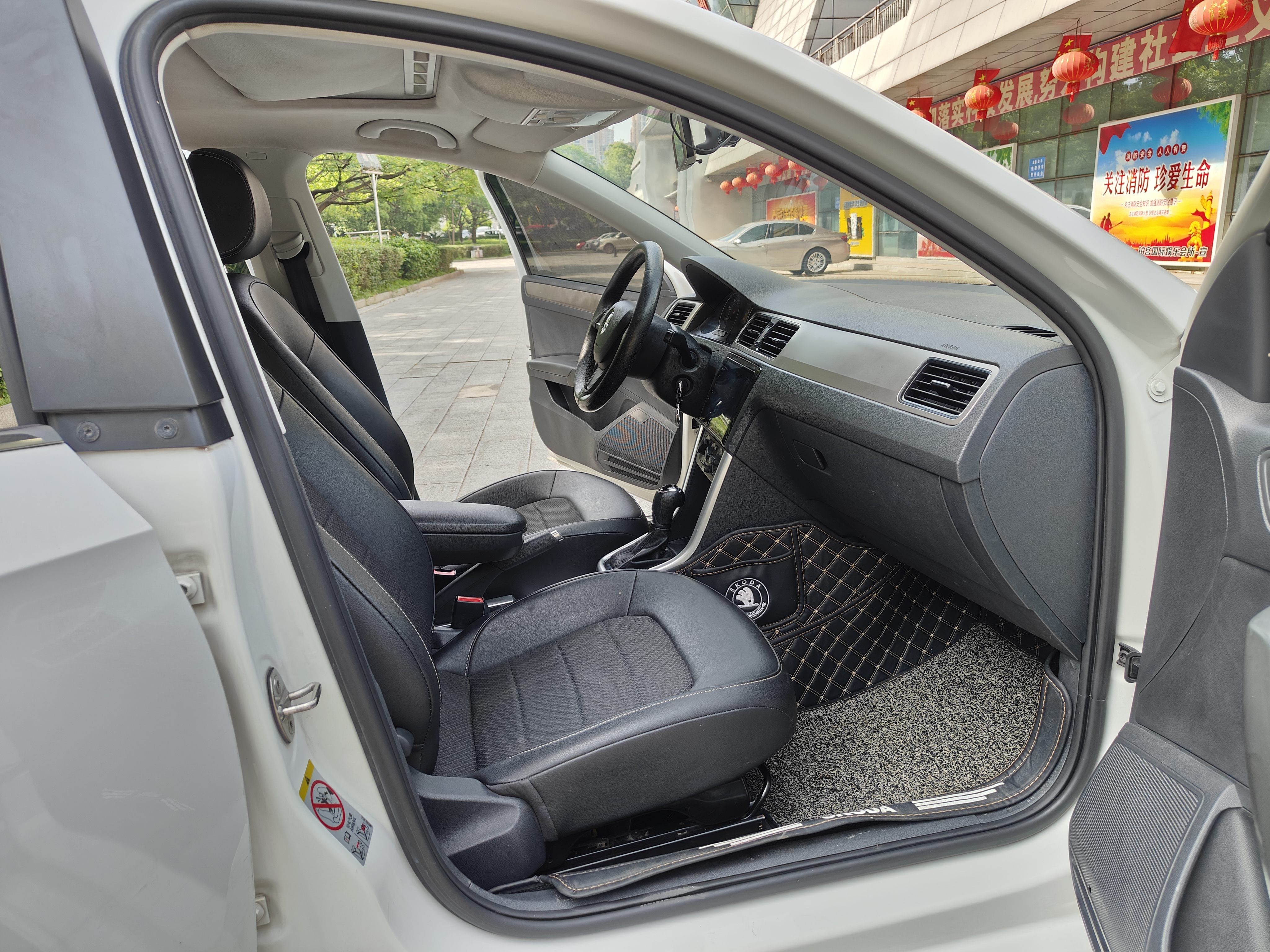 Skoda Rapid Spaceback 2016 immagine di auto #13