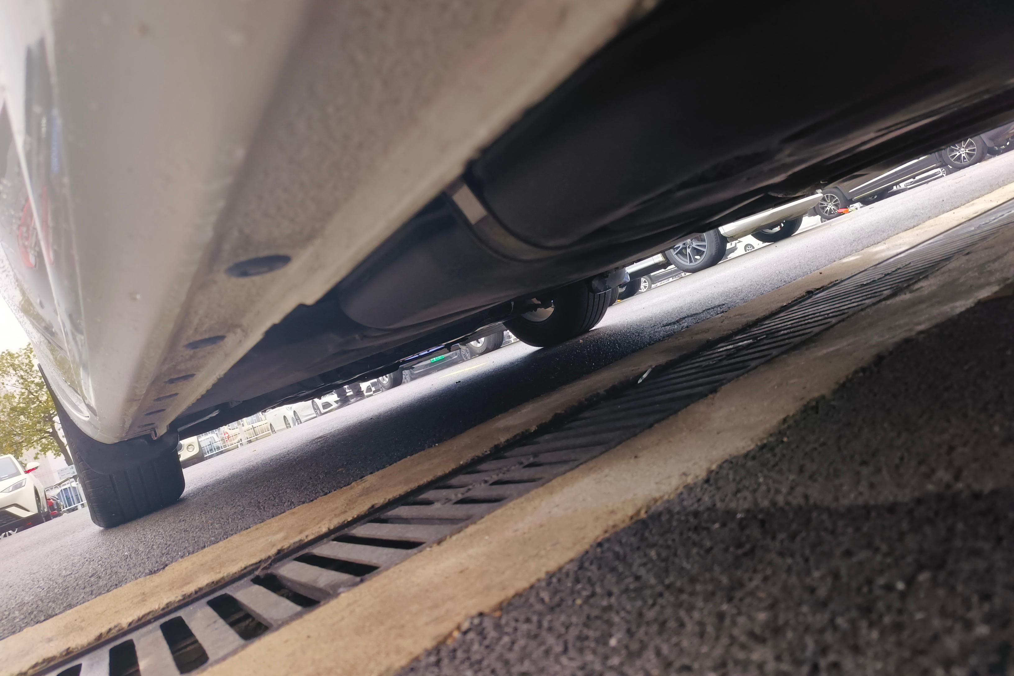 Kia Carnival 2016 immagine di auto #13