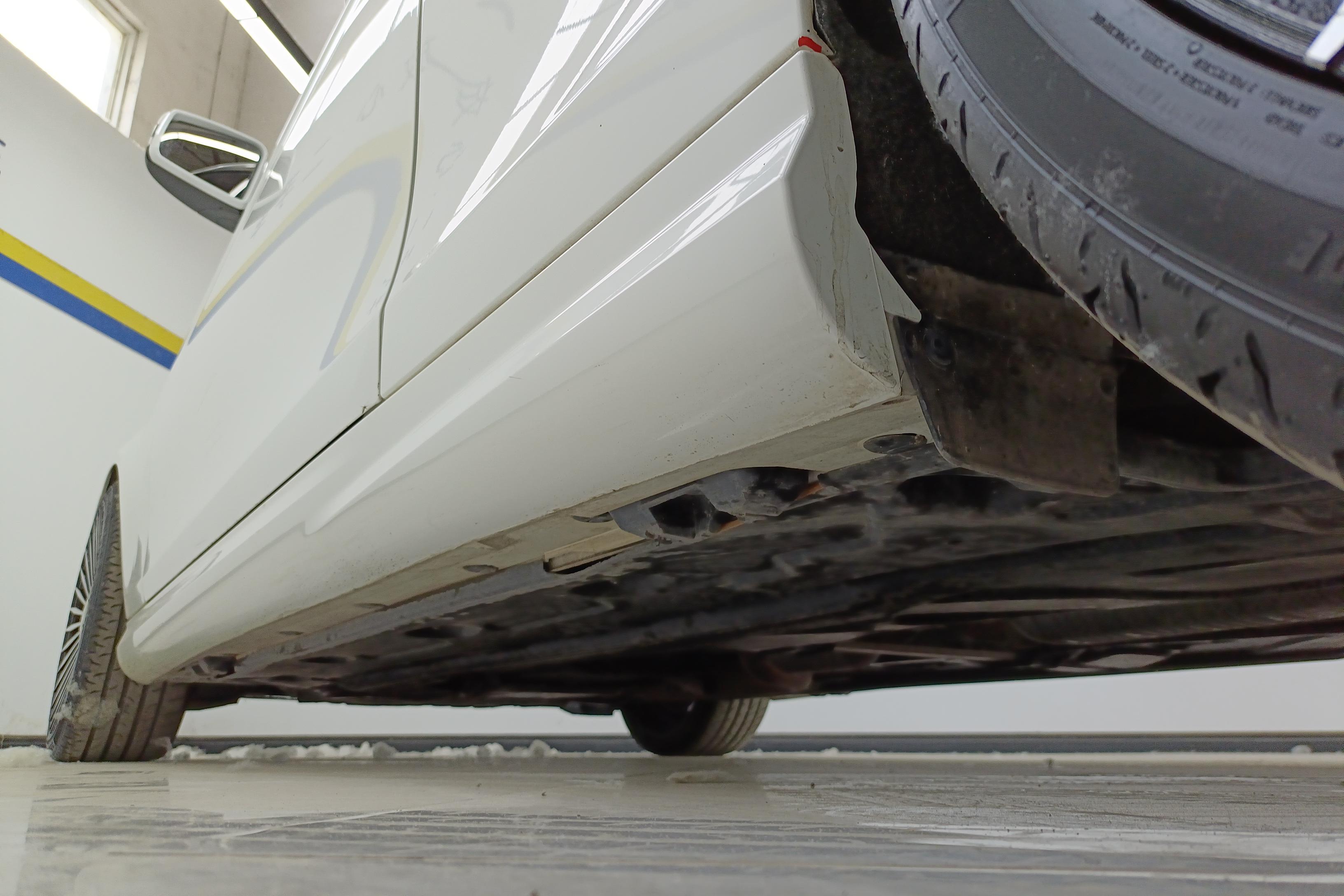 Mercedes-Benz C Class (Imported) 2015 #13 Mercedes-Benz C Class (Imported) 2015 car image #13