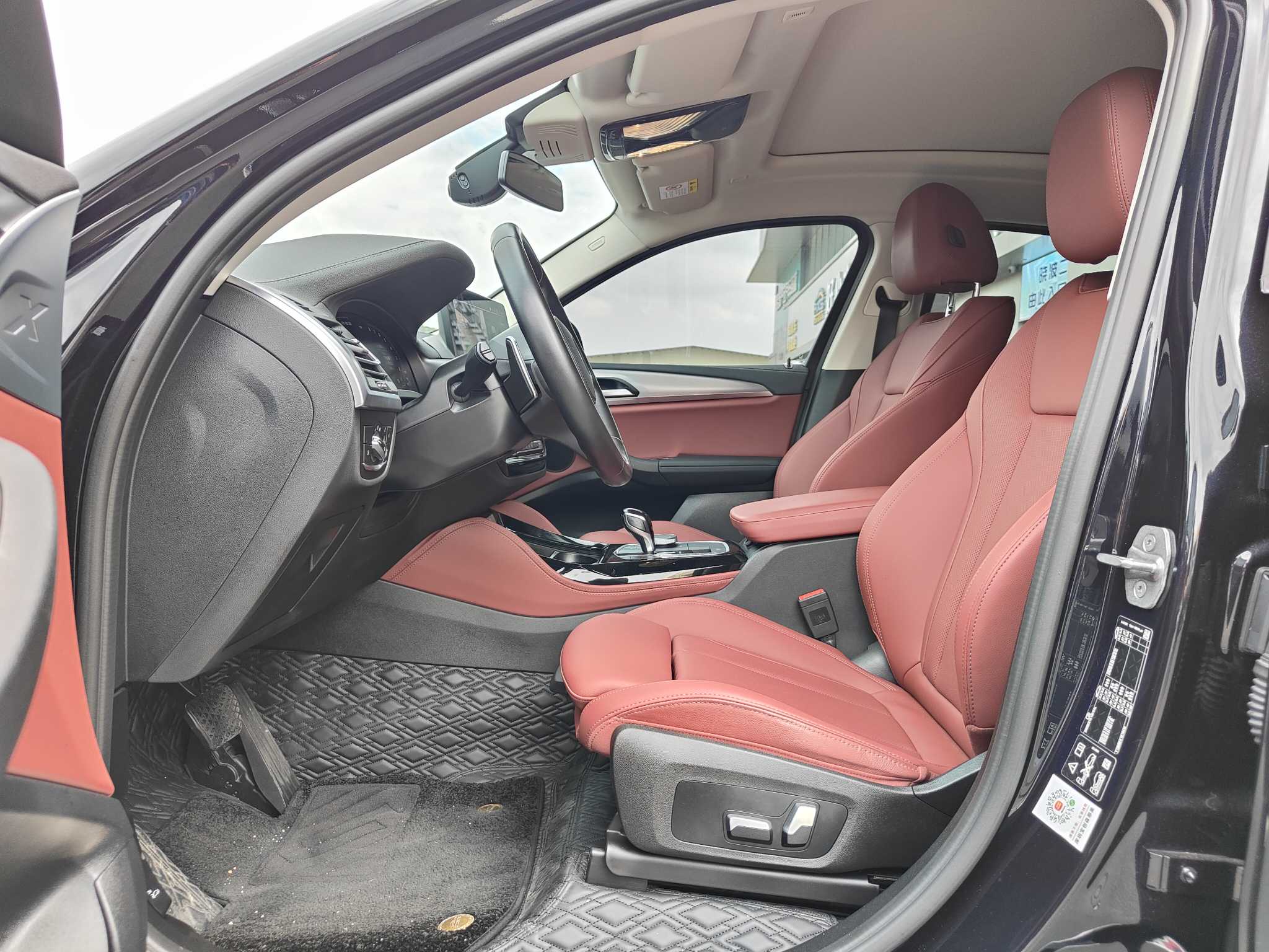 BMW X4 M40i 2022 immagine di auto #13