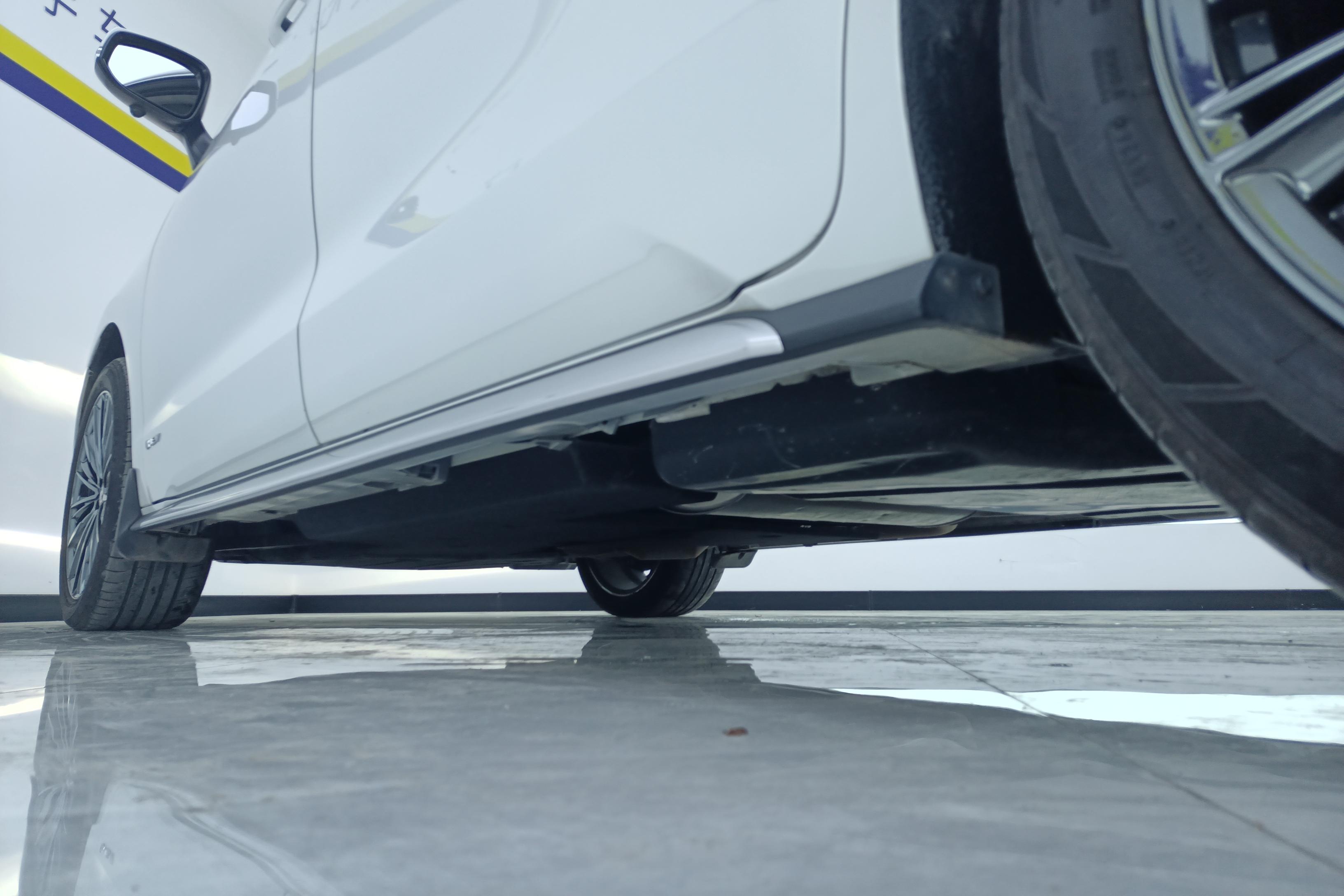 Toyota Granvia 2024 immagine di auto #13