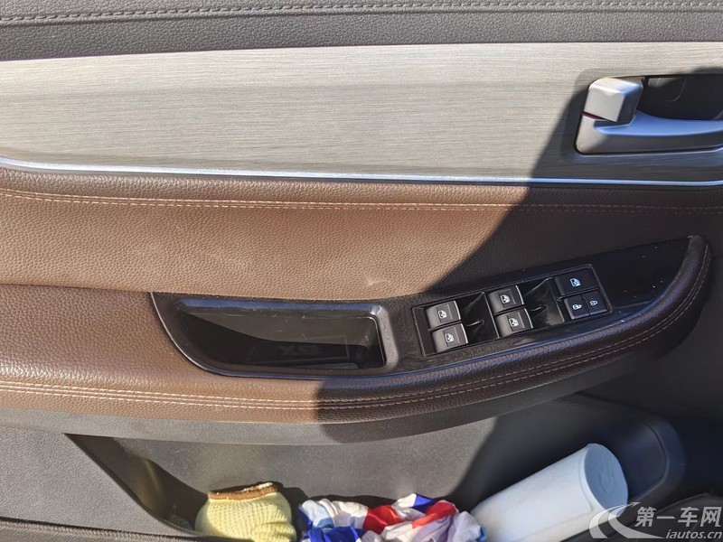 Forthing JOYEAR X6 2017 car image #13