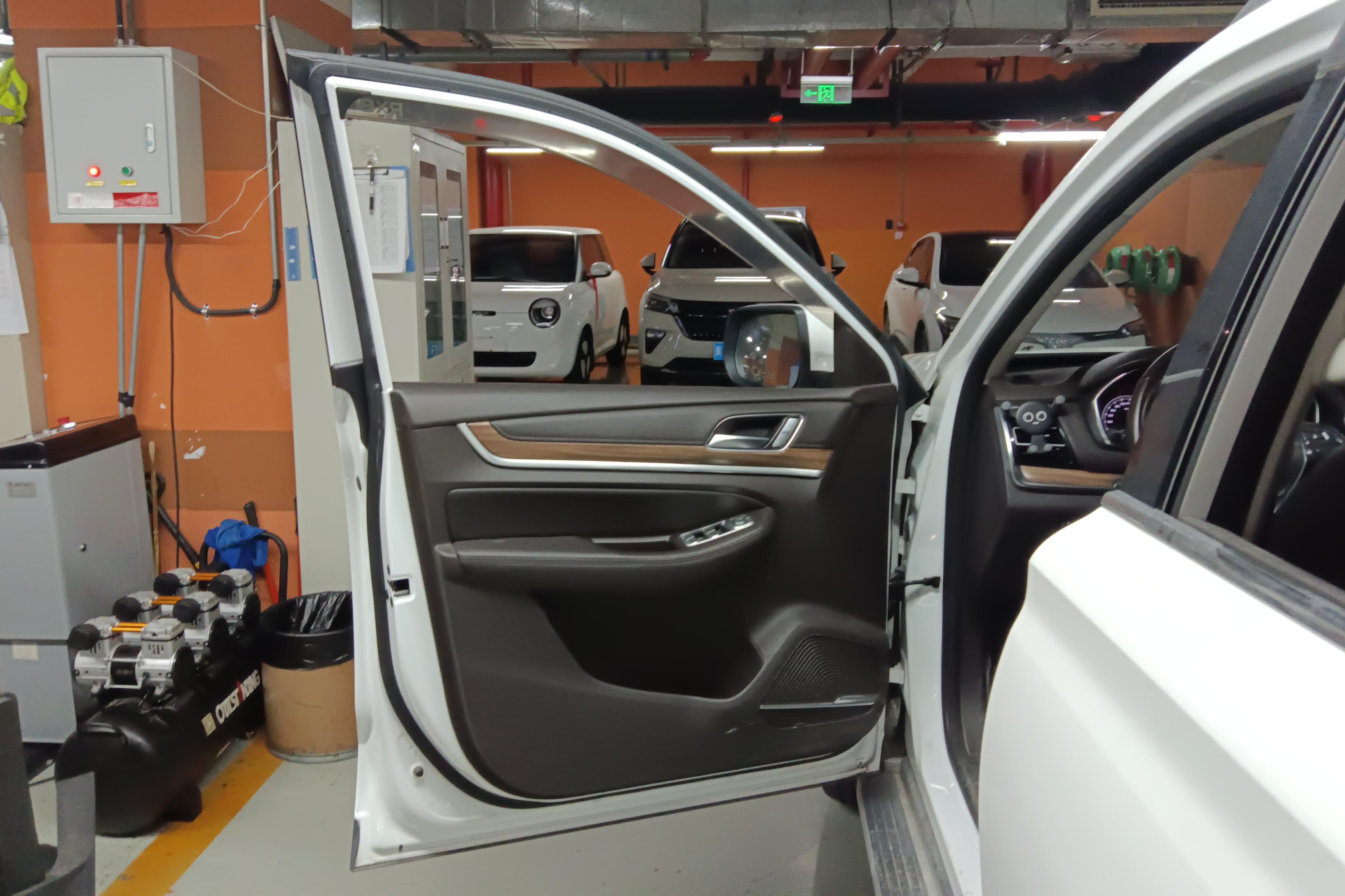 Roewe RX8 2018 изображение автомобиля #13