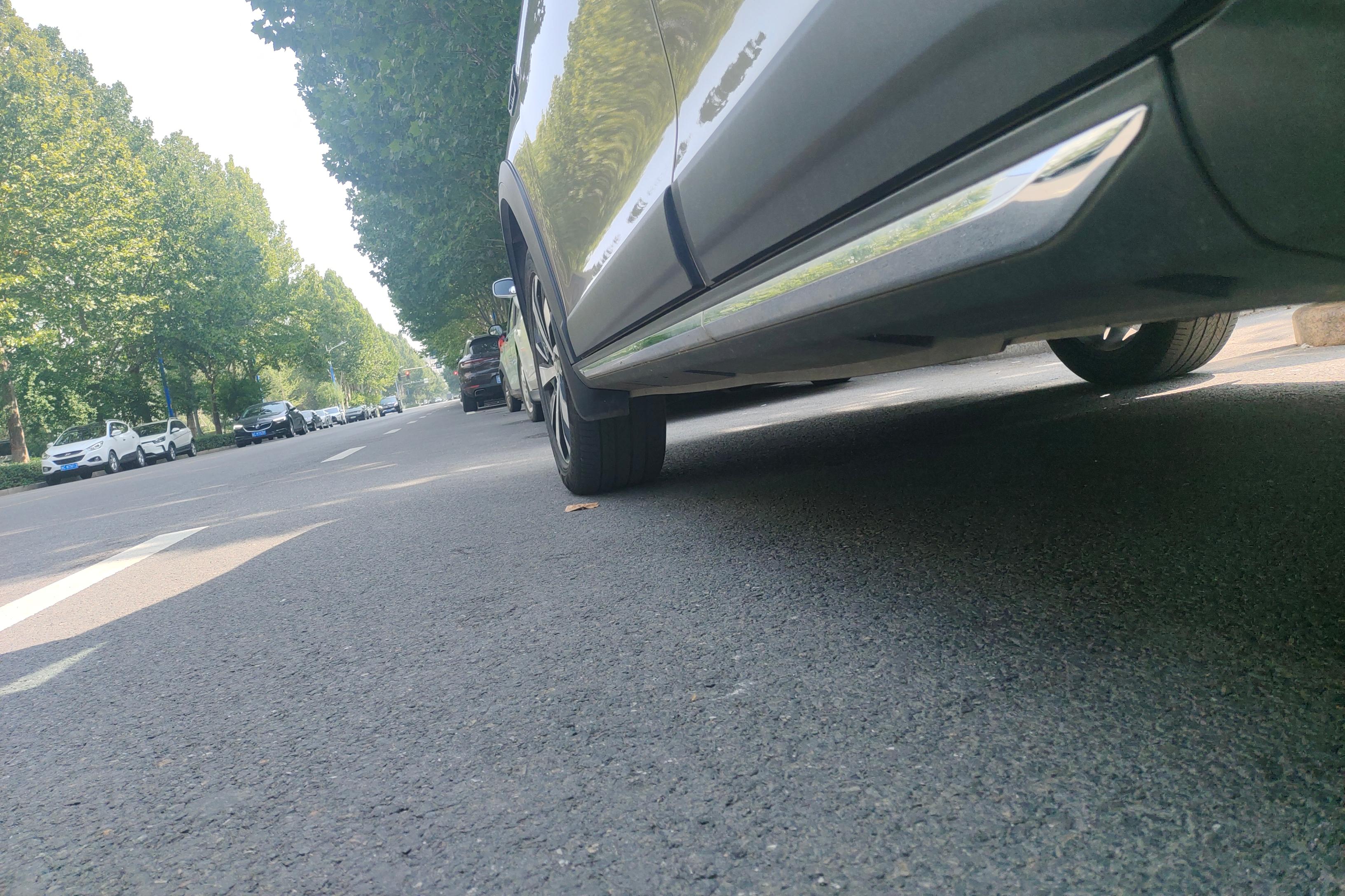 Forthing JOYEAR X6 2017 car image #13