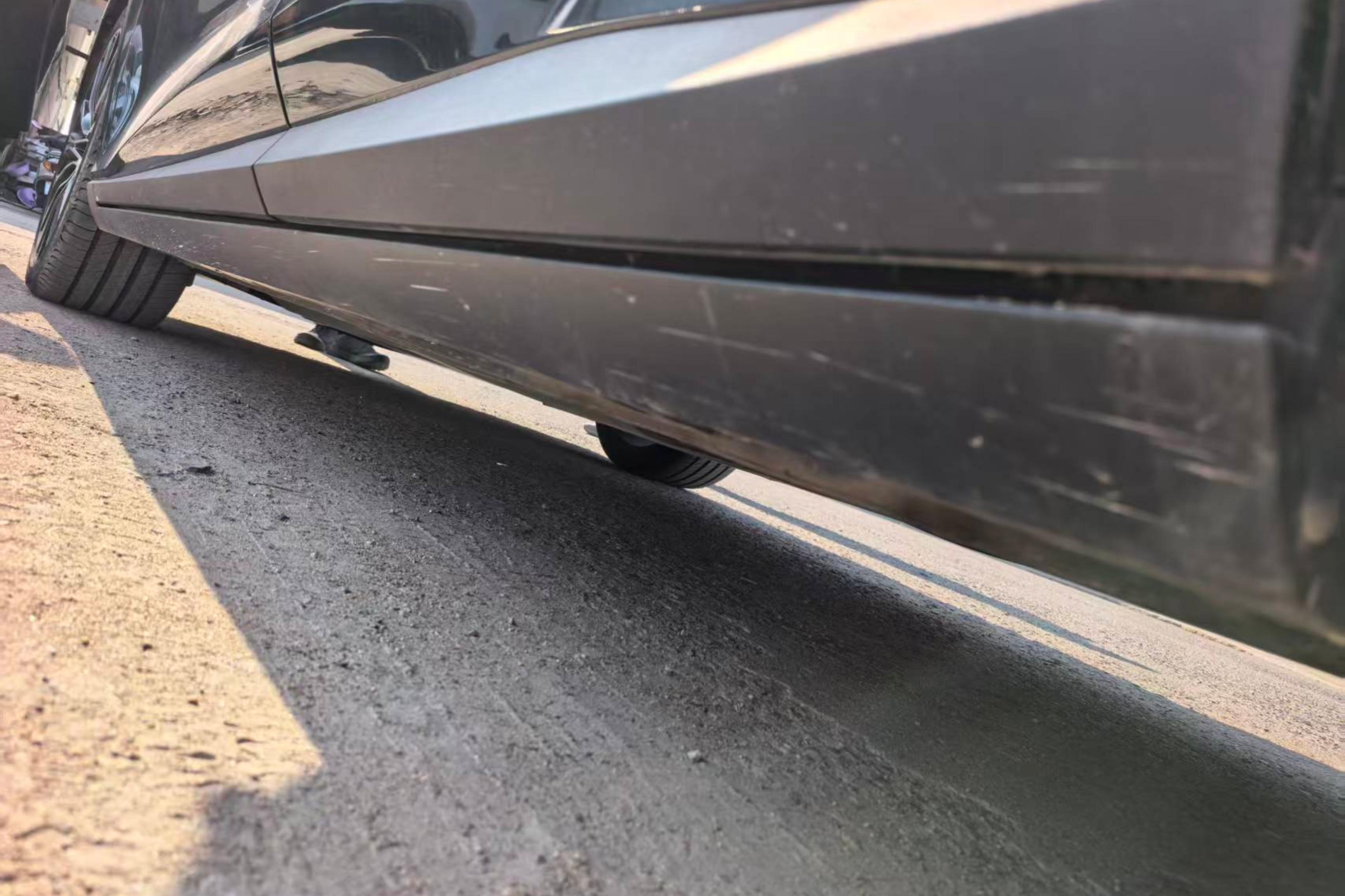 MG ES5 2023 car image #13