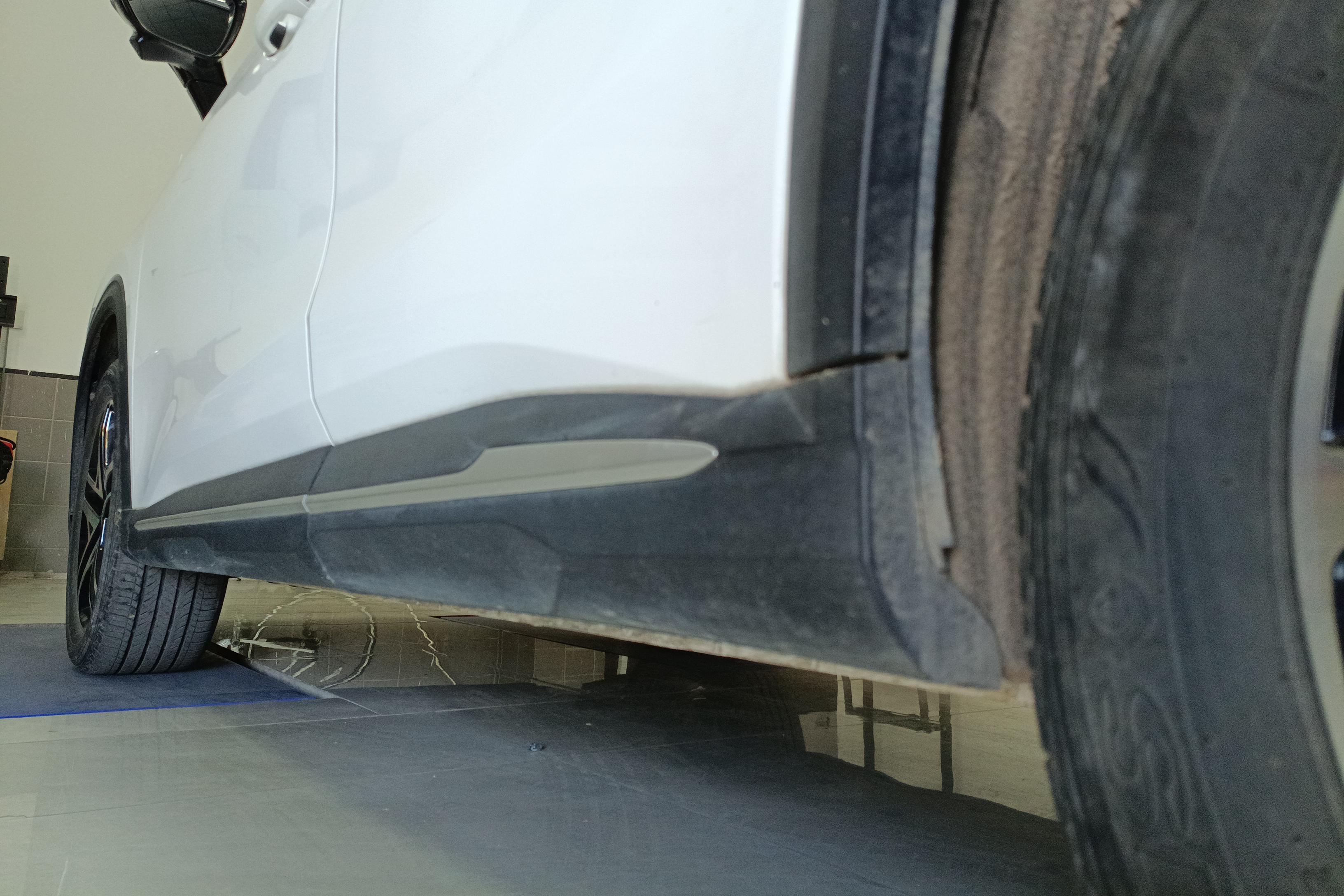 MG ES5 2021 car image #13