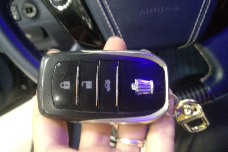 Toyota Crown 2014 imagen de coche #13