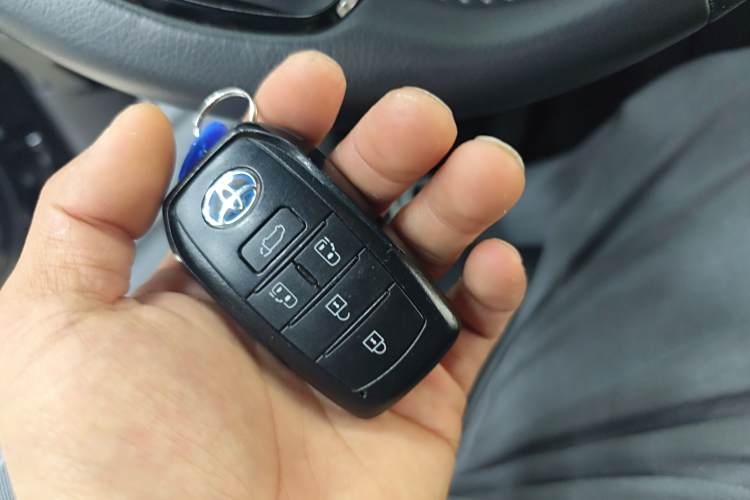 Toyota Sienna 2022 #13 Toyota Sienna 2022 car image #13