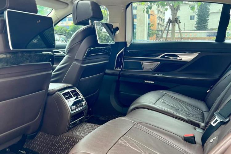 BMW M760Le 2017 #13 BMW M760Le 2017 car image #13