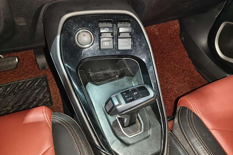 Haval H2s 2017 #13 Haval H2s 2017 car image #13