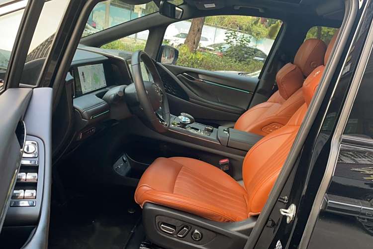 GAC Trumpchi E9 2024 #13 GAC Trumpchi E9 2024 car image #13