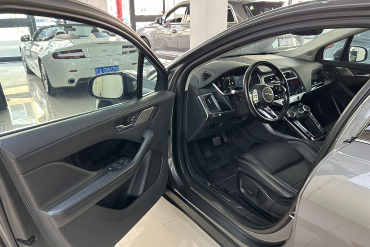 2019 car image #13