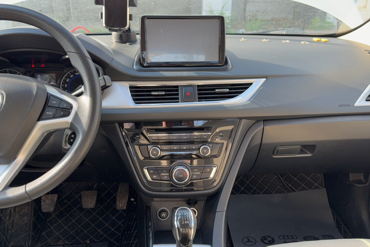 Changan Alsvin V7 2018 #13 Changan Alsvin V7 2018 car image #13