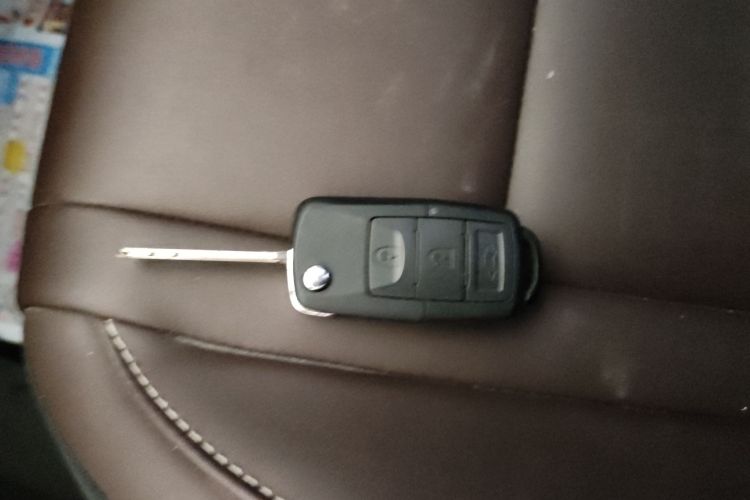 T5 2023 car image #13