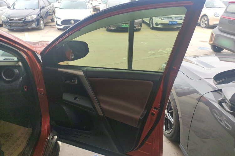 Toyota RAV4 (Imported) 2014 immagine di auto #13