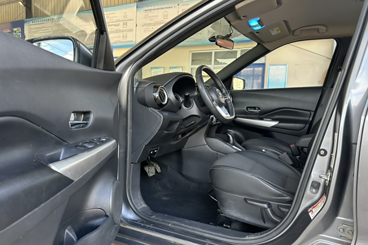 Nissan Kicks 2017 immagine di auto #13