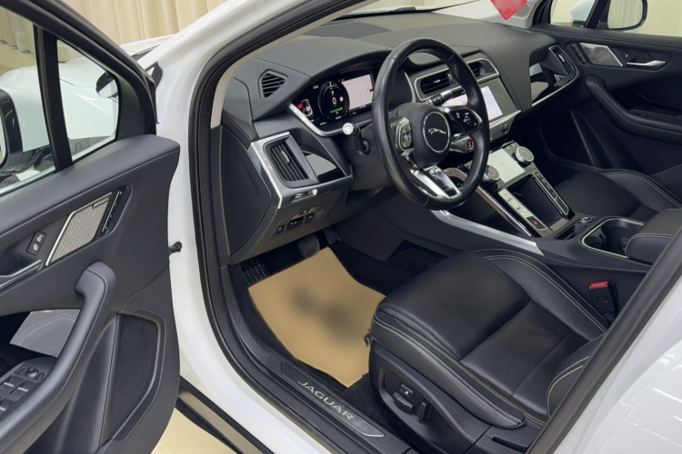 2019 car image #13