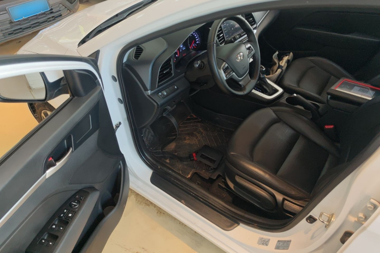 Hyundai Elantra AD 2019 car image #13