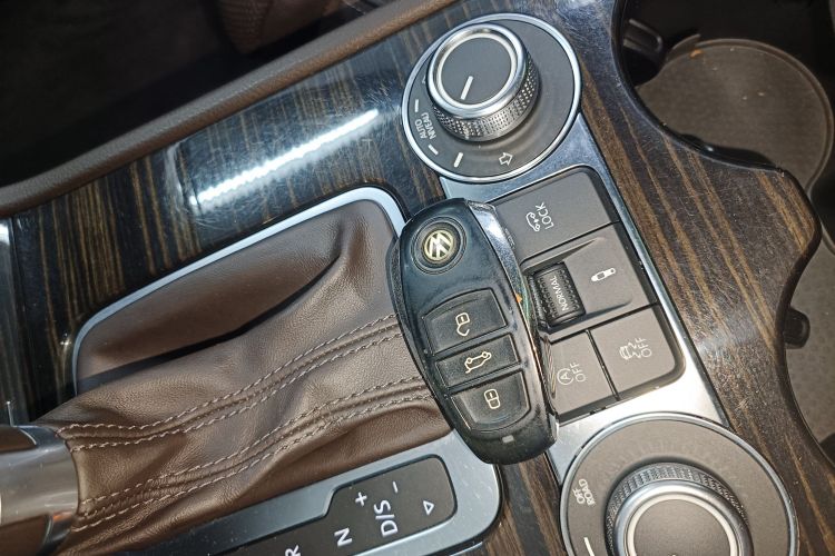 Volkswagen Touareg 2016 car image #13