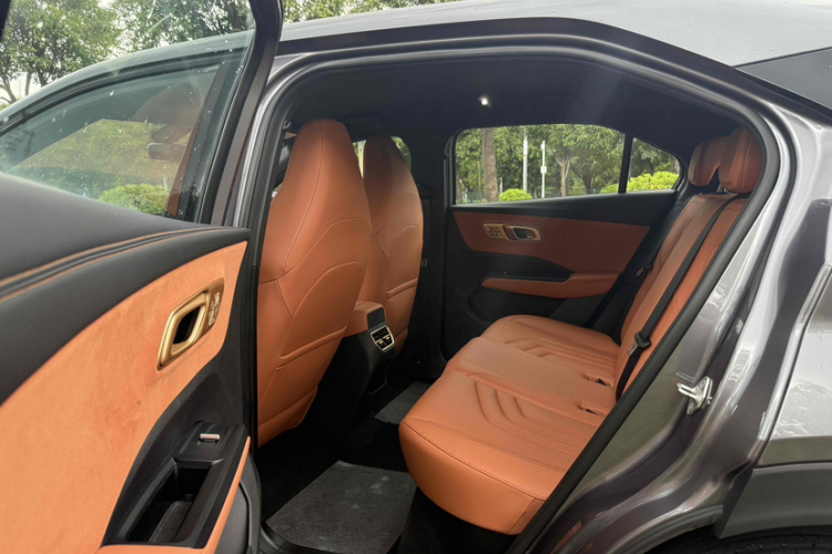 哪吒汽车 哪吒X 2024 #13 哪吒汽车 哪吒X 2024 汽车图片 #13