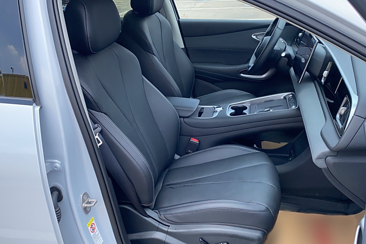 BYD Sea Lion 05 EV 2025 car image #13