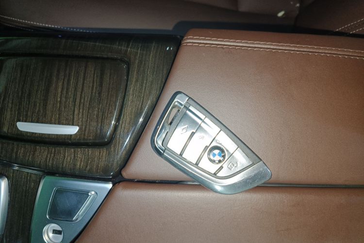 BMW 5 Series 2016 car image #13