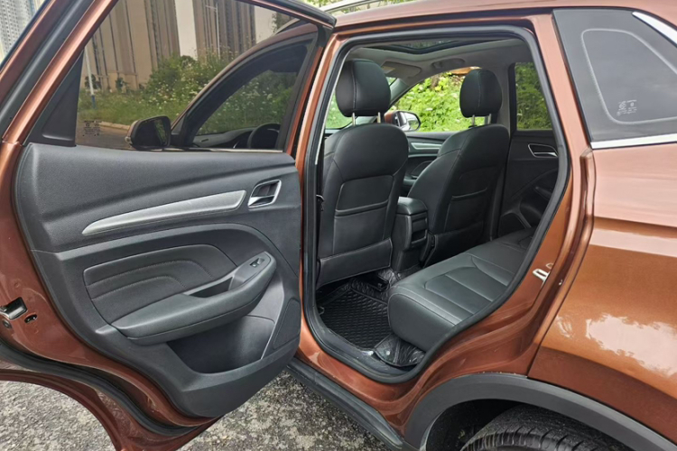 Roewe RX3 2018 car image #13