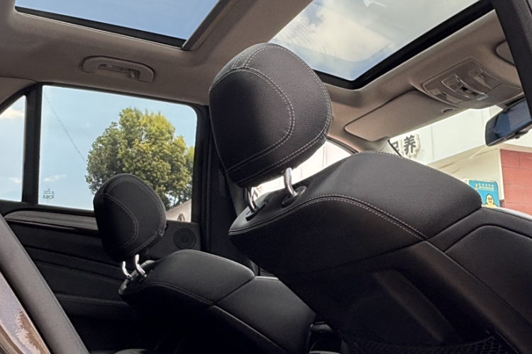 Mercedes-Benz M Class 2015 car image #13