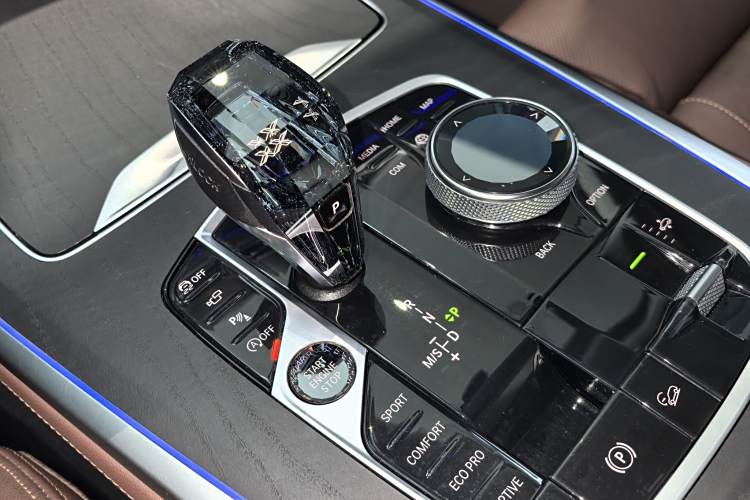 BMW X7 M60i 2022 #13 BMW X7 M60i 2022 car image #13