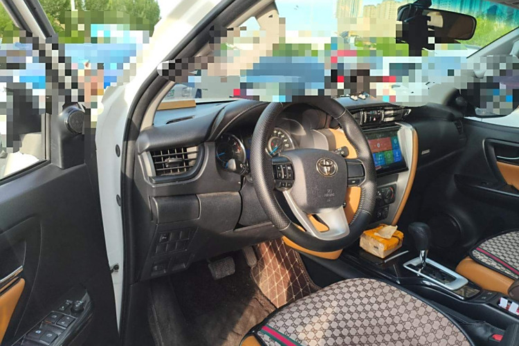 Toyota Fortuner 2017 immagine di auto #13