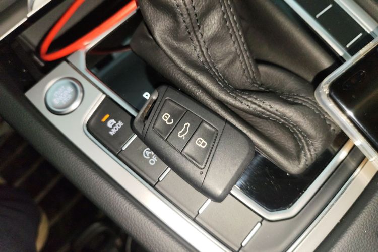 Volkswagen Passat Variant 2018 immagine di auto #13