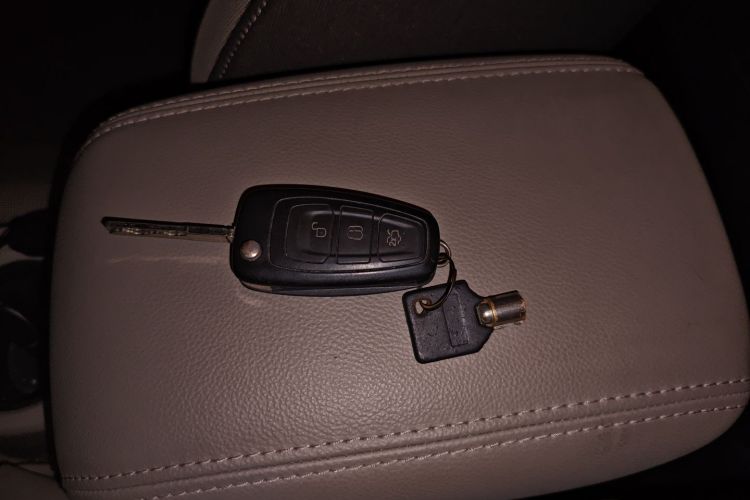 Ford Focus (Imported) 2014 #13 Ford Focus (Imported) 2014 صورة سيارة #13