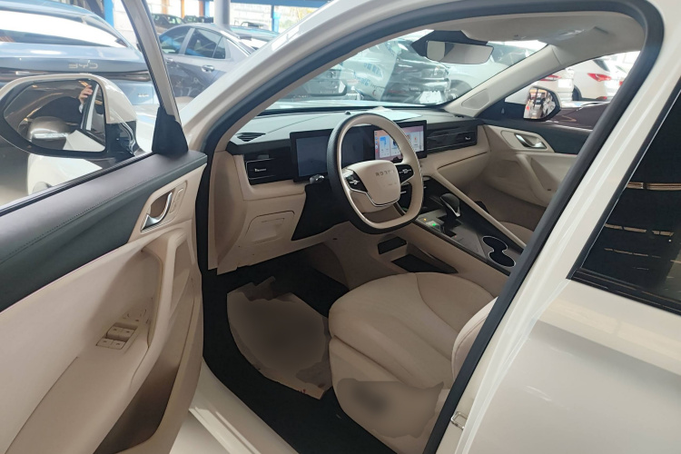 Roewe D5X DMH 2025 car image #13