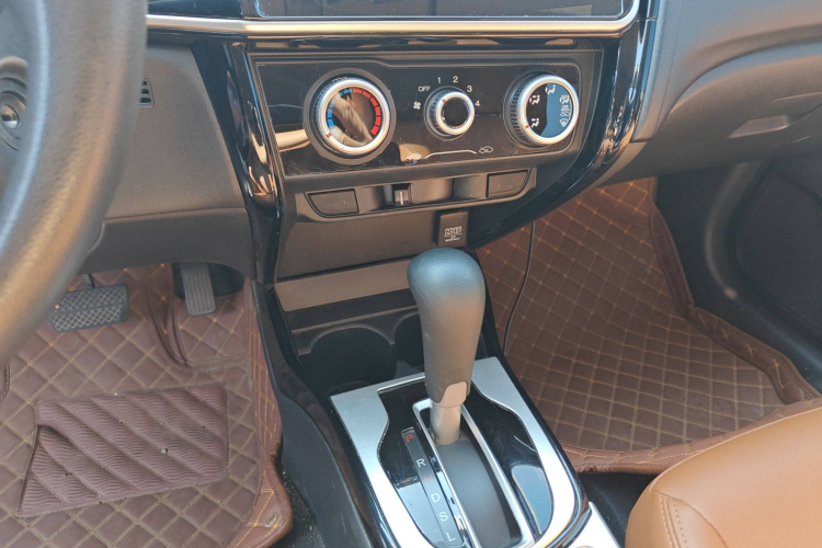 Honda Gienia 2017 car image #13