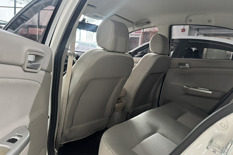 长安 悦翔V3 2017 汽车图片 #13