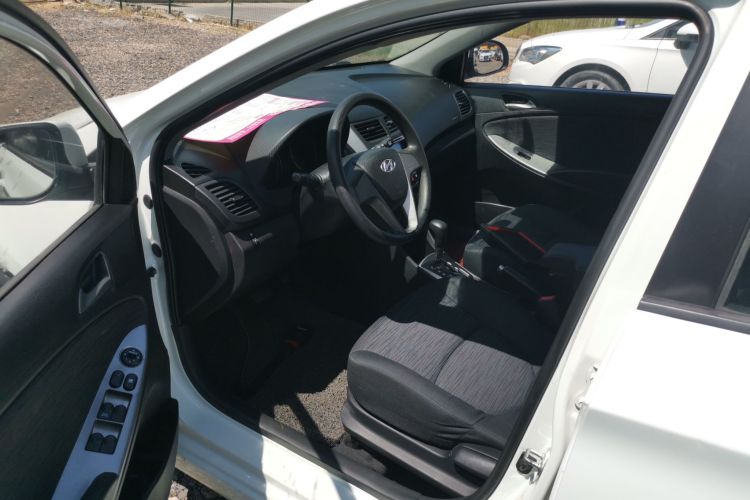 Hyundai Reina Hatchback 2015 car image #13