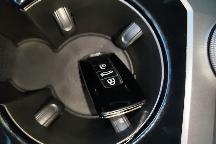 Volkswagen Touareg 2020 car image #13