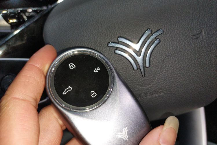 哪吒汽车 哪吒S 2023 汽车图片 #13