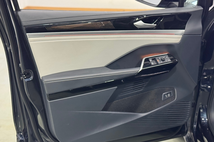 Volkswagen ID.6 Crozz 2024 immagine di auto #13