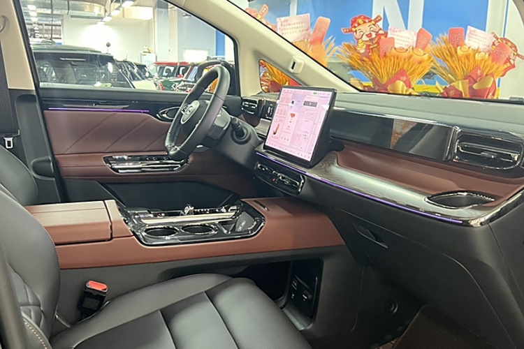 GAC Trumpchi E8 2025 imagem de carro #13