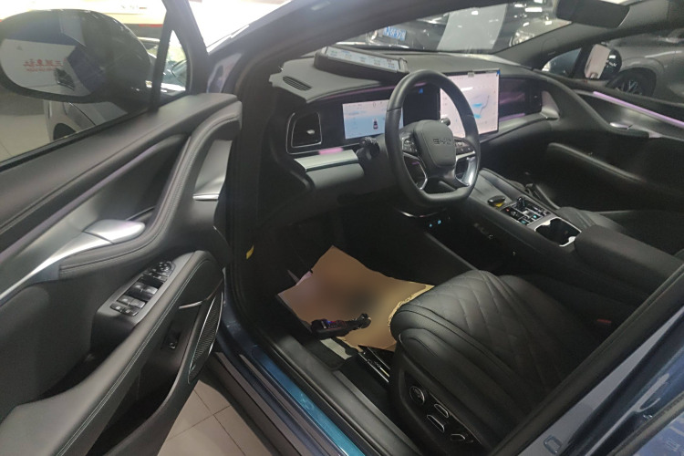 BYD Sea Lion 07 EV 2024 car image #13