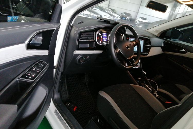 VS5 2022 car image #13