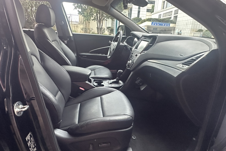 Hyundai Grand Santa Fe 2017 #13 Hyundai Grand Santa Fe 2017 car image #13