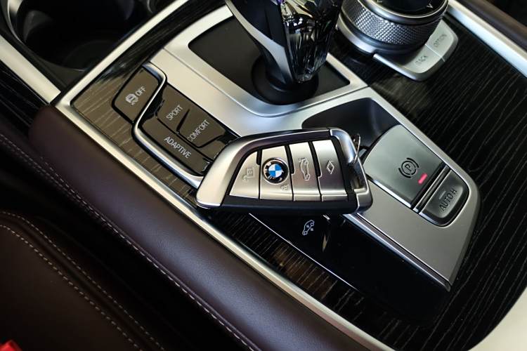 BMW M760Le 2022 #13 BMW M760Le 2022 car image #13