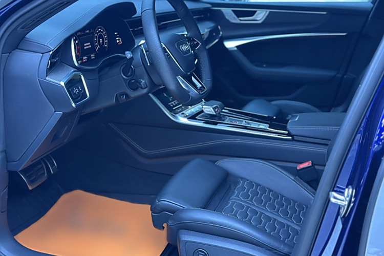 Audi RS 6 2021 car image #13