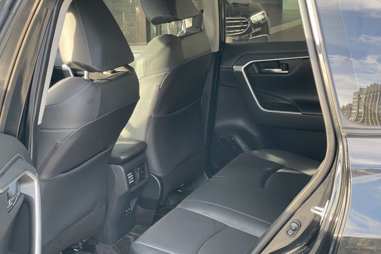 Toyota RAV4 (Imported) 2022 immagine di auto #13