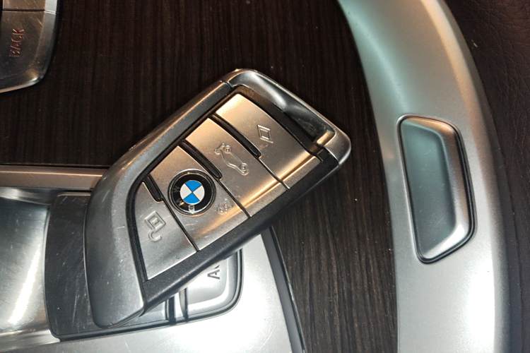 BMW M760Le 2017 #13 BMW M760Le 2017 car image #13