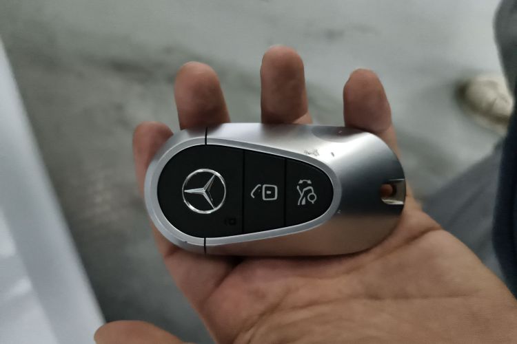 Mercedes-Benz EQE SUV 2023 #13 Mercedes-Benz EQE SUV 2023 car image #13